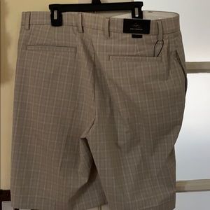 Greg Norman collection  plaid beige gold shorts
